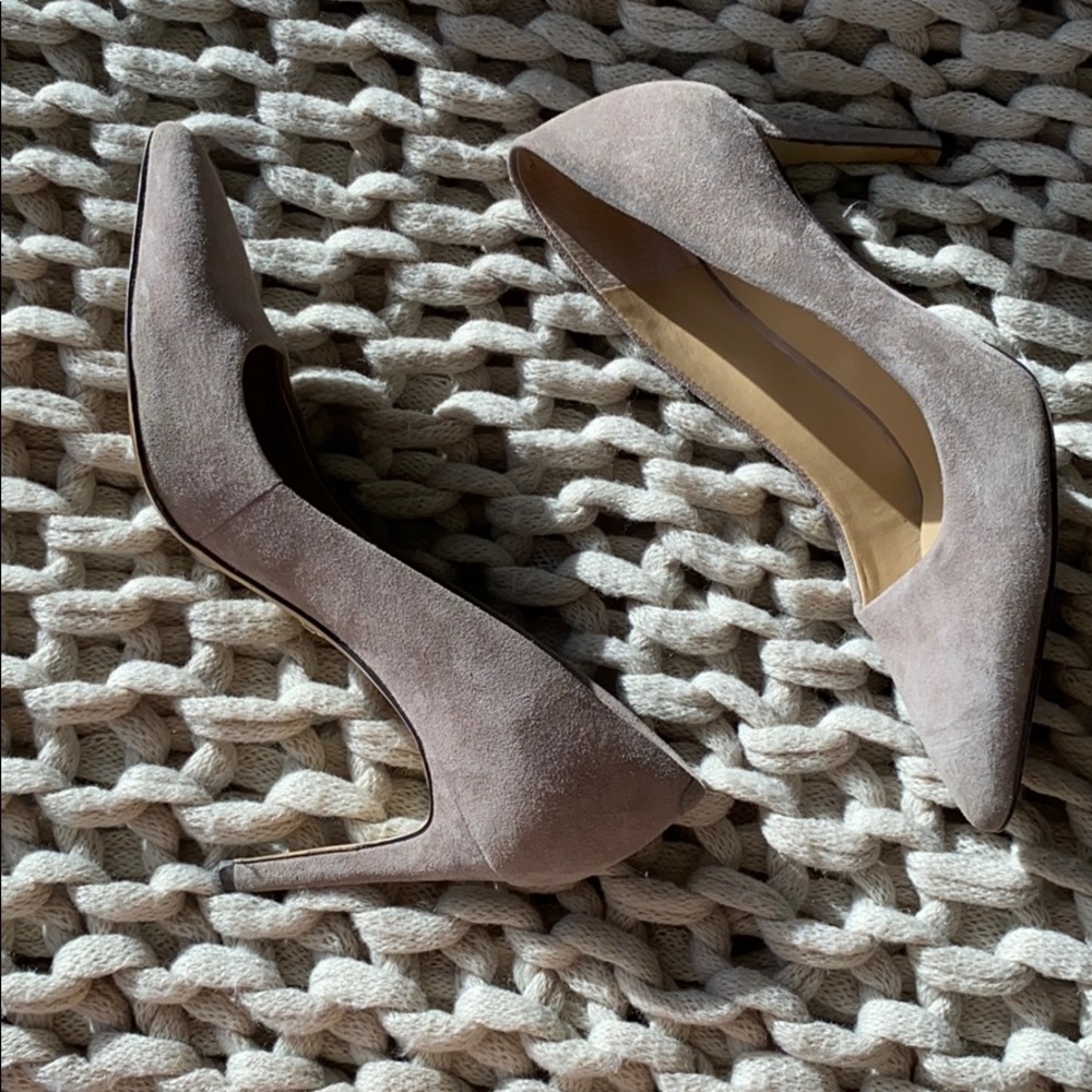 Ann Taylor grey suede pumps